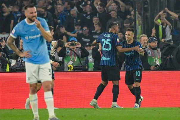 Tiền đạo Lautaro Martinez ăn mừng bàn thắng nâng tỷ số lên 2-0 cho Inter Milan trong hiệp một.
