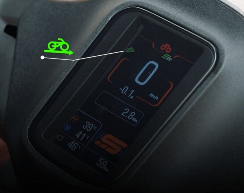 Màn hình hiển thị thông số pin và nhiệt độ trên Dat Bike Quantum S1