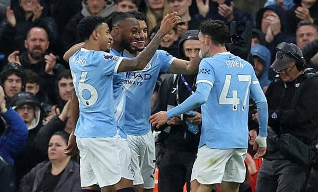 Manchester City thắng dễ Crystal Palace trên sân nhà.