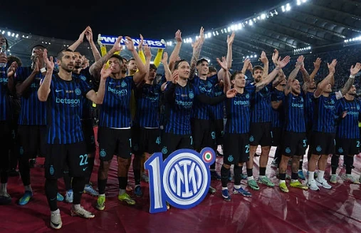 Các cầu thủ Inter Milan ăn mừng chức vô địch Coppa Italia lần thứ 10 trong lịch sử câu lạc bộ.