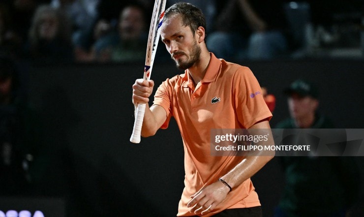 Daniil Medvedev nỗ lực ngược dòng tại Rome Open
