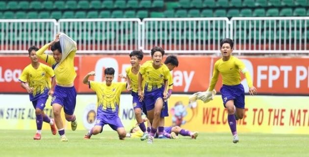 U14 Hà Nội nâng cao cúp vô địch Giải Quốc tế U14 Gia Lai 2026 sau trận chung kết nghẹt thở.