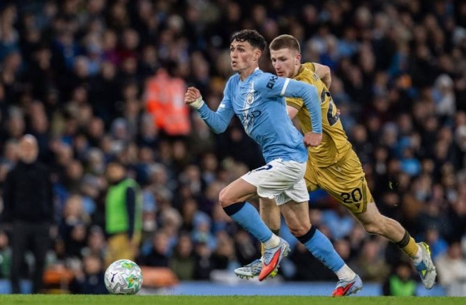 Cầu thủ Man City thất vọng sau khi mất quyền tự quyết.