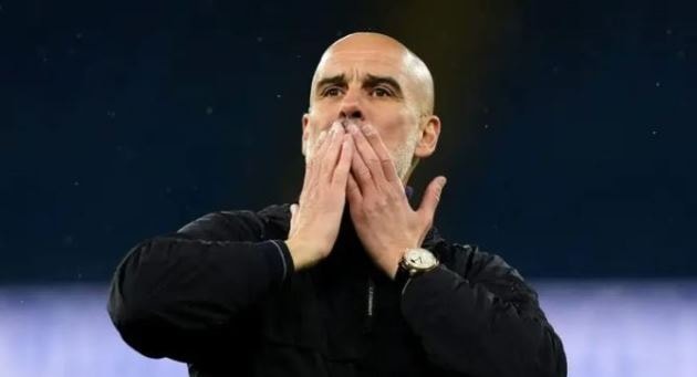 Pep Guardiola trên băng ghế chỉ đạo trong trận gặp Crystal Palace.