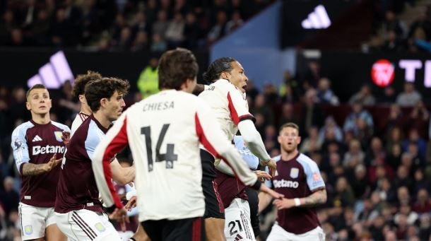 Virgil van Dijk ghi cú đúp trong trận thua của Liverpool
