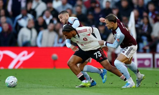 Tài năng trẻ Rio Ngumoha là điểm sáng hiếm hoi trong trận thua của Liverpool trước Aston Villa.