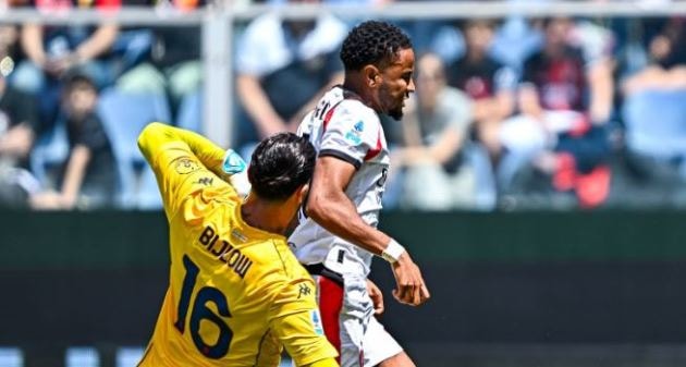 Christopher Nkunku thực hiện thành công quả phạt đền mở tỷ số cho Milan.