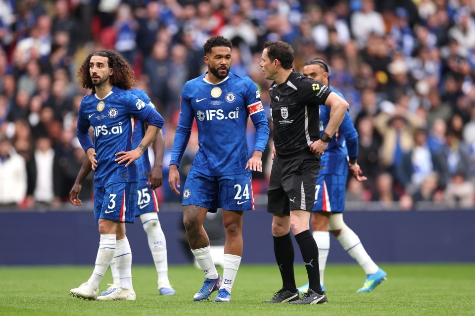 Thử thách tái thiết Chelsea đòi hỏi sự phối hợp giữa Alonso và ban lãnh đạo.