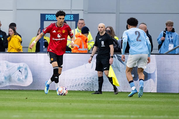 Cầu thủ trẻ Noah Ajayi liên tục tỏa sáng tại các giải đấu trẻ giúp anh ghi điểm với Michael Carrick.