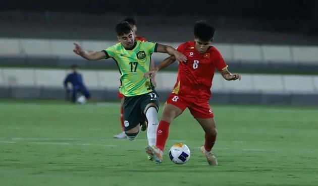 U17 Việt Nam nỗ lực tìm kiếm bàn thắng danh dự trong hiệp hai.