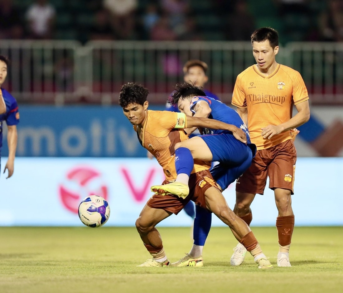 HAGL thua PVF-CAND với đội hình nhiều xáo trộn.
