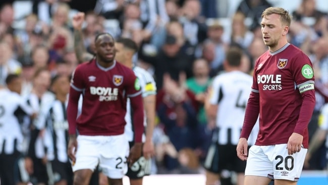 Nỗi thất vọng của các cầu thủ West Ham khi đứng trước nguy cơ rớt hạng.