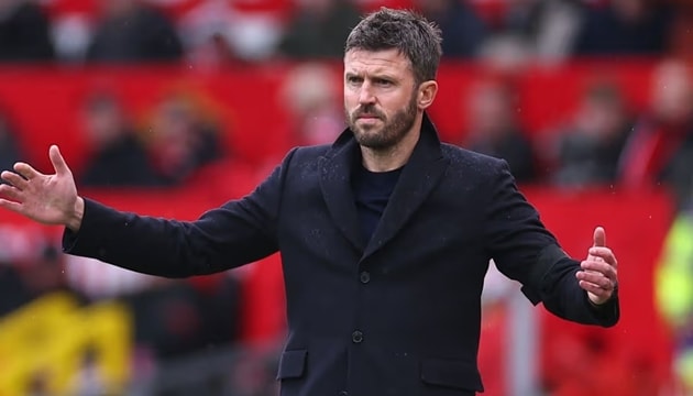 Carrick trở lại và Man United lột xác hoàn toàn.