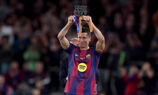 Màn chia tay sân Camp Nou của Robert Lewandowski đem đến động lực cho Barca.