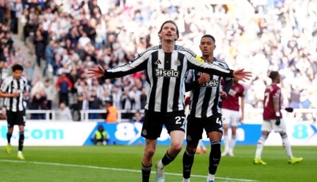 Newcastle đánh bại West Ham dễ dàng tại Ngoại hạng Anh.