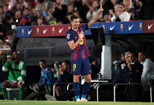 Tiền đạo Robert Lewandowski chính thức xác nhận chia tay Barcelona.