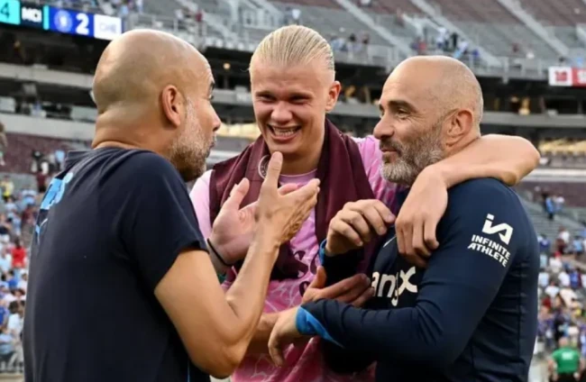 Enzo Maresca có ngoại hình và phong cách huấn luyện tương đồng với Pep Guardiola.
