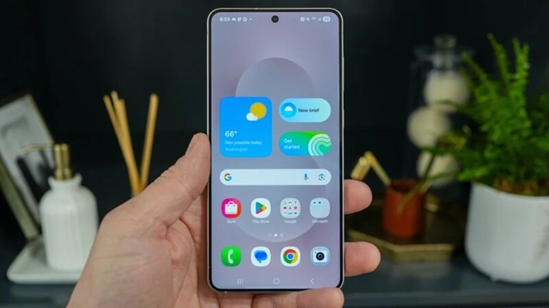 Màn hình Dynamic AMOLED 1.5K trên Samsung Galaxy S25 Edge.