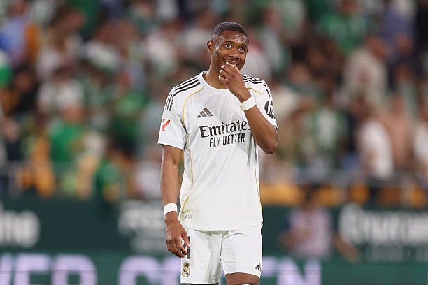 David Alaba đối mặt với nhiều khó khăn vì chấn thương dai dẳng.