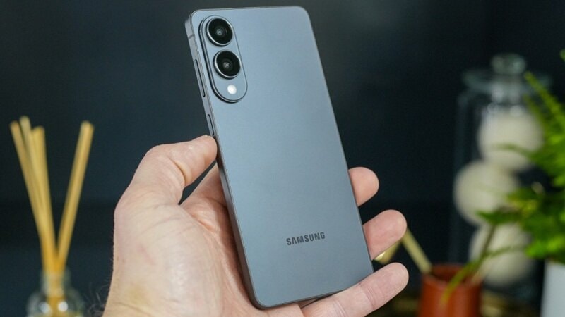 Cụm camera 200MP trên Samsung Galaxy S25 Edge chụp ảnh sắc nét.