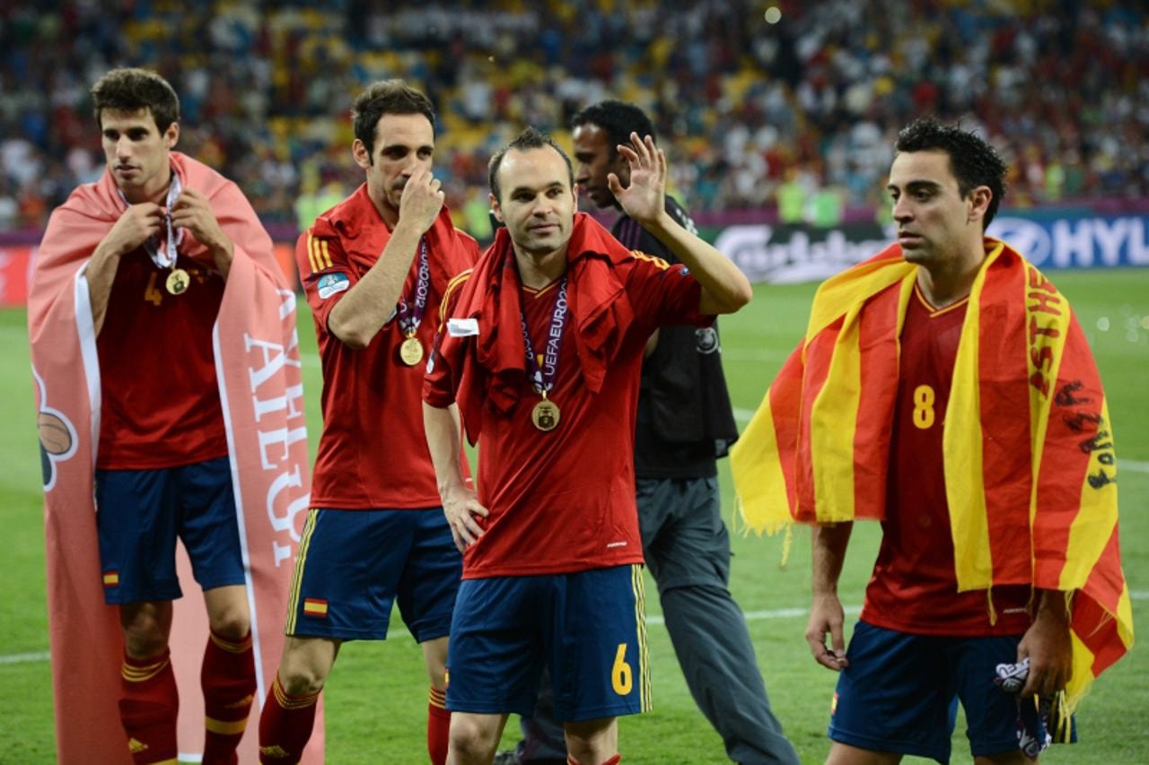Bộ đôi Xavi và Iniesta đã biến tuyến giữa Tây Ban Nha thành pháo đài bất khả xâm phạm.