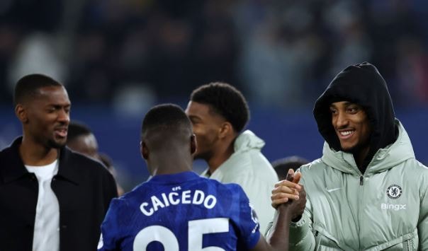 Các cầu thủ Chelsea ăn mừng chiến thắng trước Tottenham