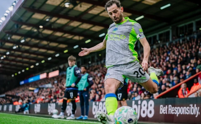 Bernardo Silva thi đấu mờ nhạt trước sự áp sát của Bournemouth
