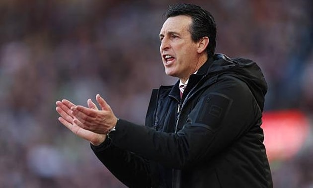 HLV Unai Emery chỉ đạo các học trò trong một buổi tập chuẩn bị cho trận chung kết.