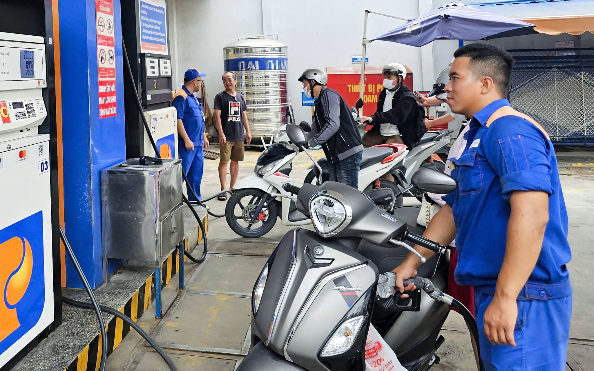 Giá xăng dầu điều chỉnh từ 15h, dầu diesel áp sát 29.000 đồng/lít