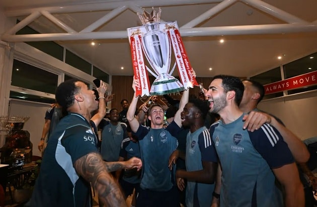 Arsenal có danh hiệu Ngoại hạng Anh sau 22 năm chờ đợi.