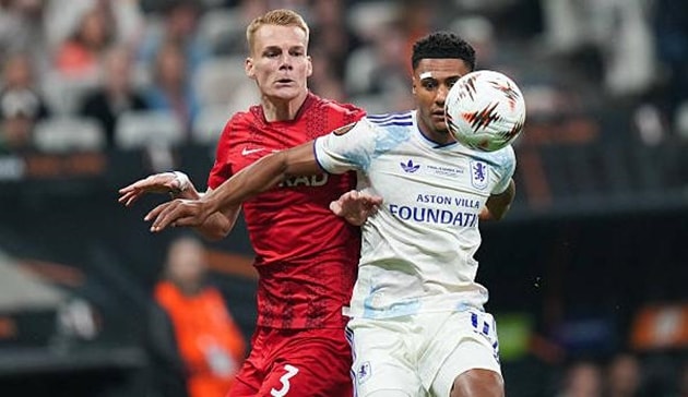 Hàng thủ Freiburg bất lực trước sức tấn công của Aston Villa