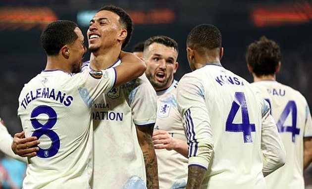 Aston Villa ăn mừng chức vô địch Europa League tại Istanbul