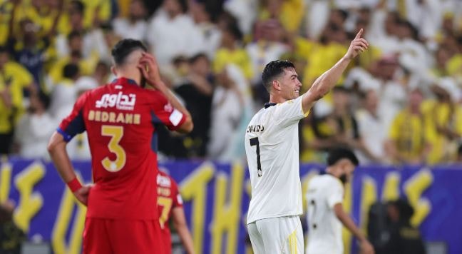 Cristiano Ronaldo ghi bàn thắng quan trọng giúp Al Nassr củng cố ngôi vị vô địch Saudi Pro League.