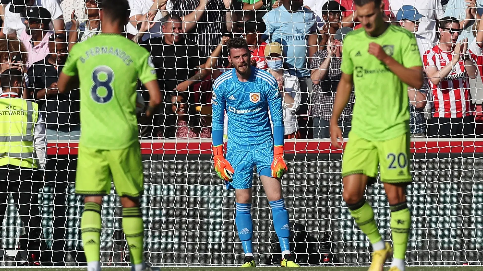 Gương mặt thất vọng của De Gea sau một sai lầm ở giai đoạn cuối sự nghiệp tại Old Trafford.