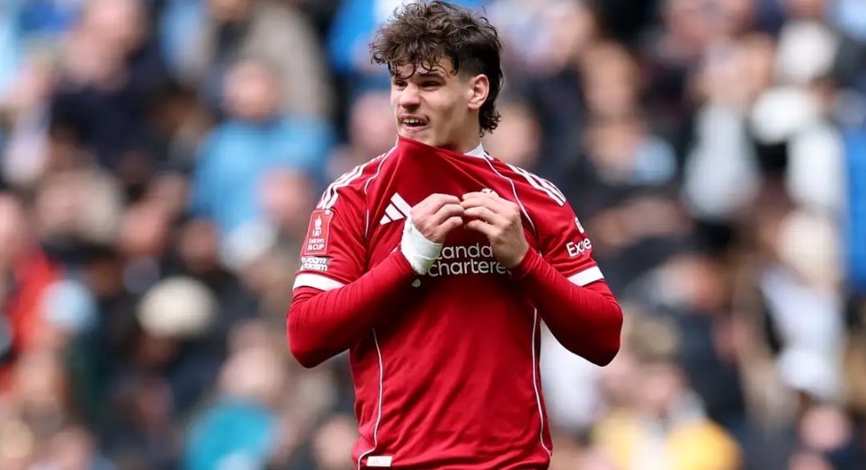 Hậu vệ Milos Kerkez trong màu áo Liverpool