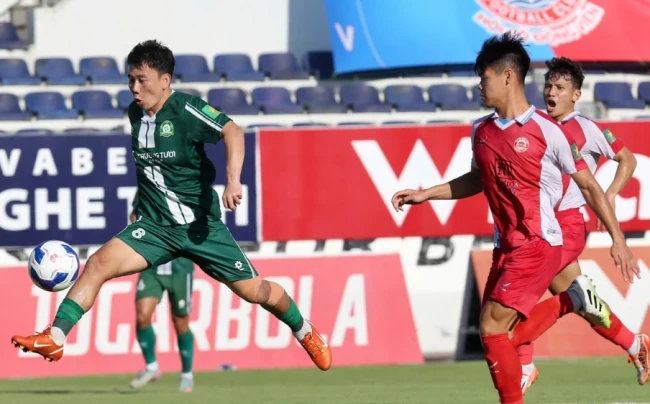 Minh Vương bỏ lỡ cơ hội ngon ăn trong hiệp 1