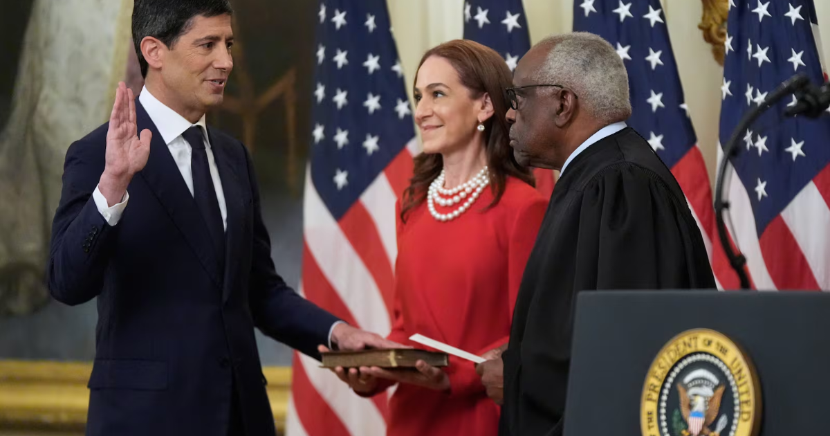 Tân Chủ tịch Fed Kevin Warsh tuyên thệ nhậm chức tại Nhà Trắng