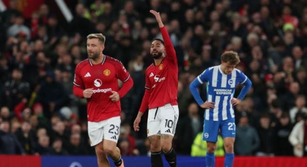 Các cầu thủ Brighton và Man Utd trong một buổi tập trước trận đấu quyết định.