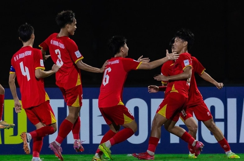 Các cầu thủ U17 Việt Nam tập luyện chuẩn bị cho chiến dịch World Cup U17 2026 tại Qatar.