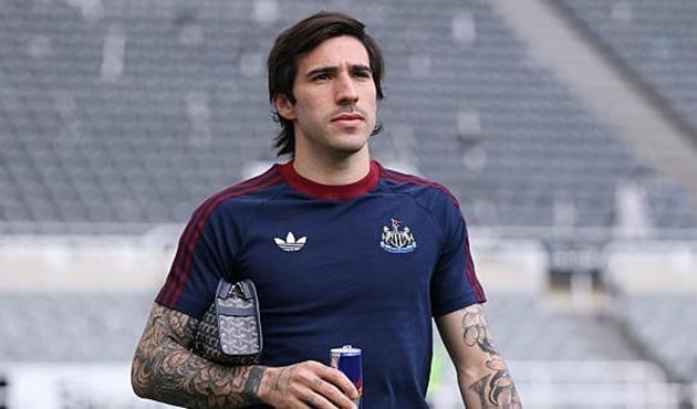Sandro Tonali lỡ hẹn World Cup 2026 mở ra cơ hội cho MU trên bàn đàm phán.