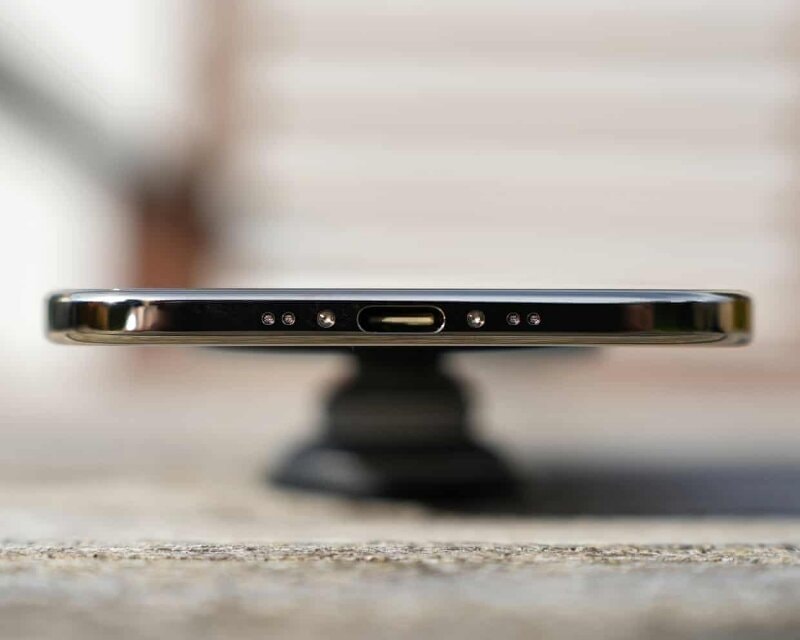 Cổng kết nối và phím vật lý trên iPhone 17 Air
