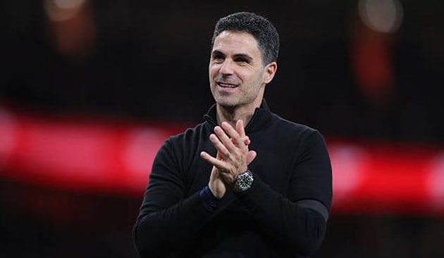 Mikel Arteta và các cầu thủ Arsenal ăn mừng chức vô địch Ngoại hạng Anh.