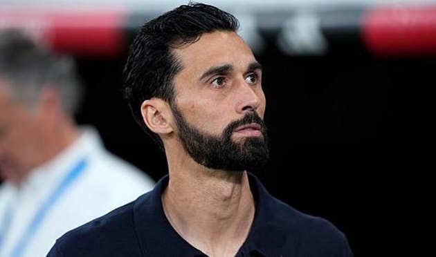 Sự ra đi trong im lặng của Alvaro Arbeloa để lại nhiều dấu hỏi.