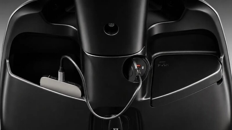 Phiên bản Dat Bike Era E1 sở hữu nhiều tiện ích ấn tượng