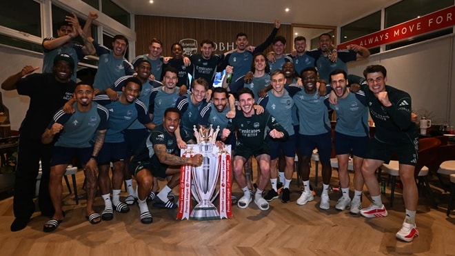 Arsenal đã lên ngôi vô địch Ngoại hạng Anh sau 22 năm chờ đợi.