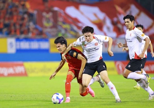 Ninh Bình quyết chiến vì top 3 CLB Ninh Bình nỗ lực bảo vệ vị trí trong top 3 sau những trận đấu bất ổn.