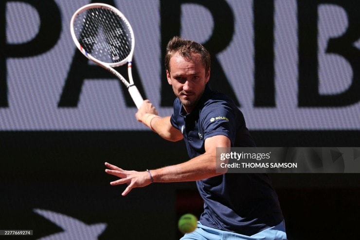Daniil Medvedev thi đấu đầy nỗ lực tại vòng 1 Roland Garros
