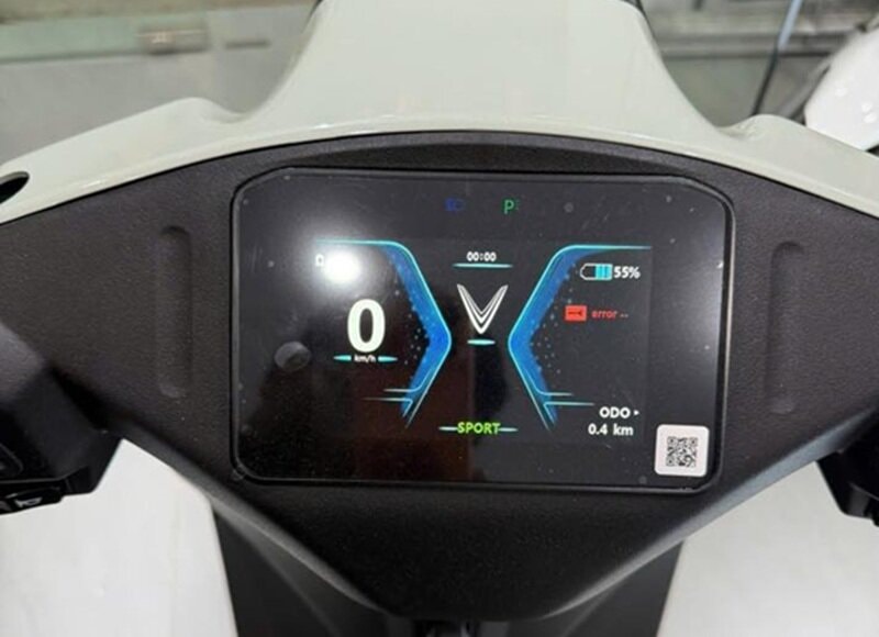 Cụm đồng hồ TFT trên xe VinFast Vero X hiển thị sắc nét.