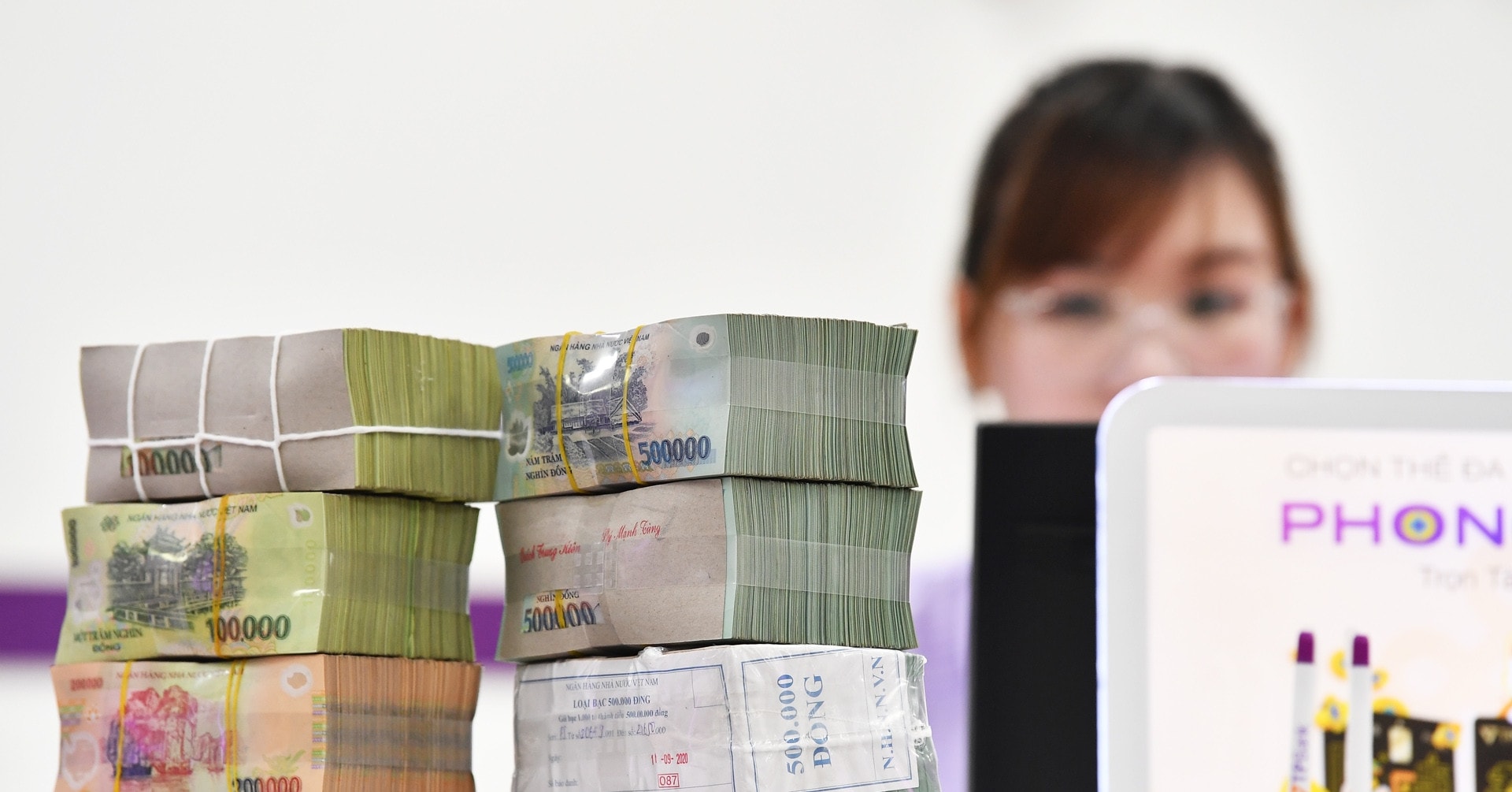 Đà giảm lãi suất huy động tiếp diễn ở các kỳ hạn ngắn tại nhiều ngân hàng