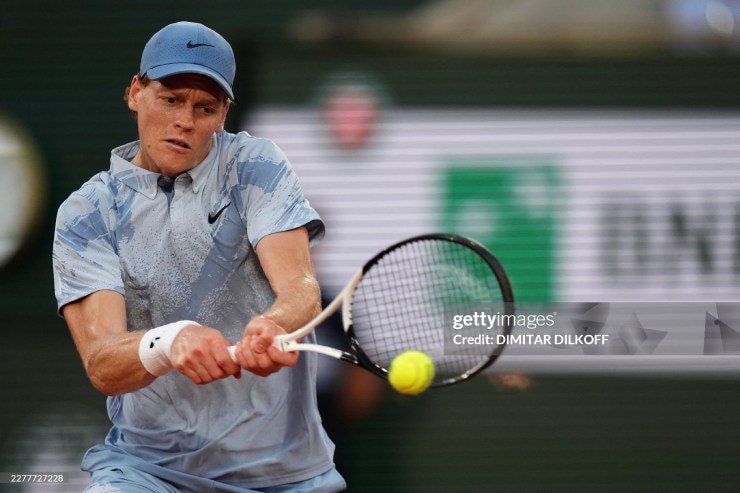 Jannik Sinner thi đấu áp đảo tại vòng 1 Roland Garros